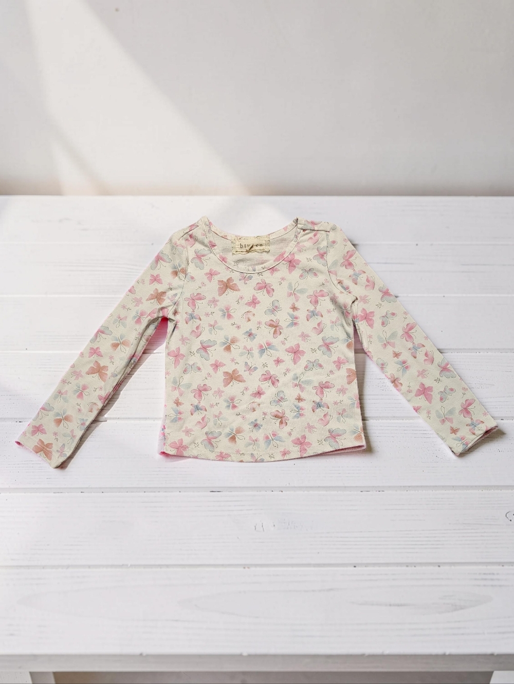 BTWEEN Long-Sleeve White Kids Butterfly Print Top. Size 4T.Excellent Condition!